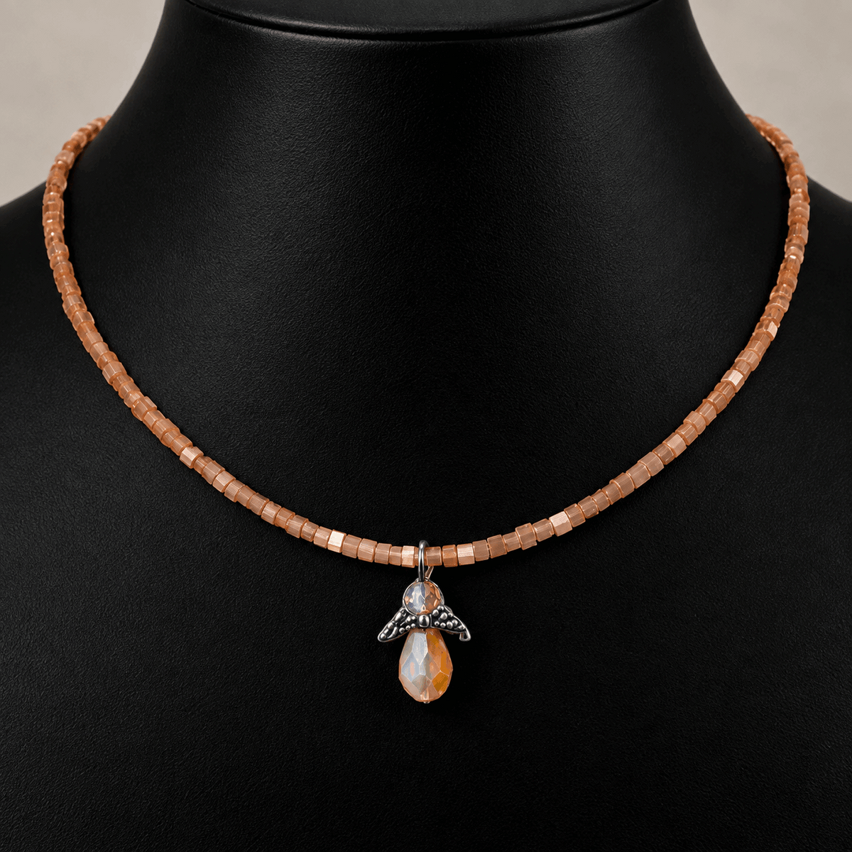 Golden Glow, Choker