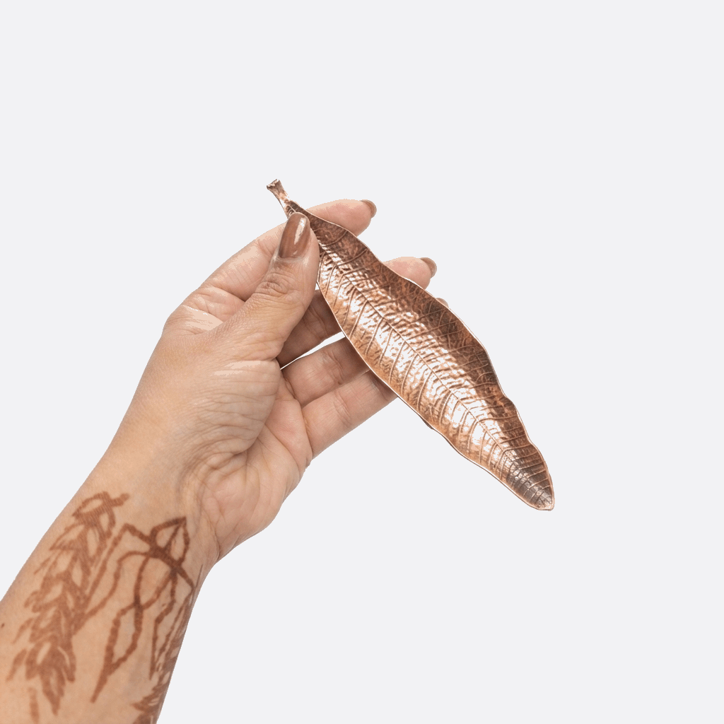 Leaf-shaped metal incense holders Small